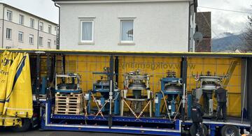 Knitting machines on the way from Balingen to Röcker + Kohler in Ofterdingen. 